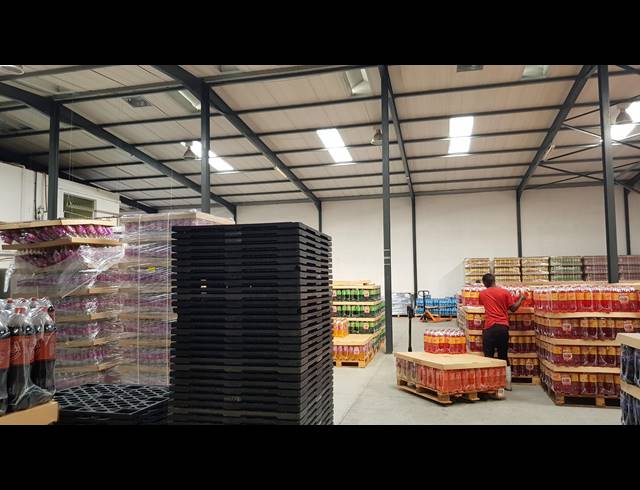 1,138M² FACTORY TO LET IN EVERITE INDUSTRIA